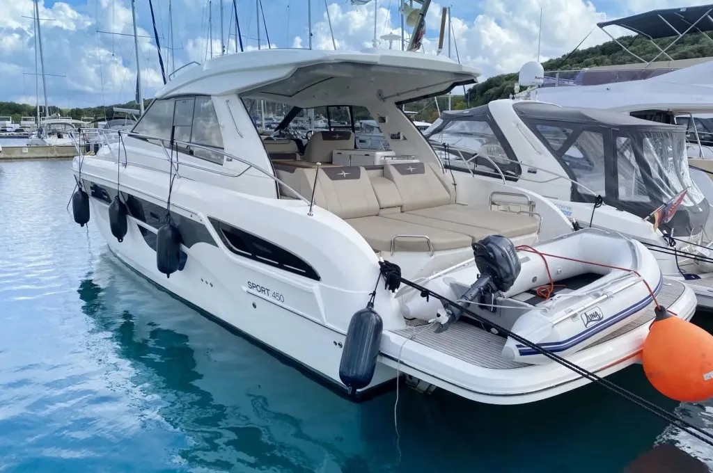 Yacht BAVARIA - S45 HT "Varola"