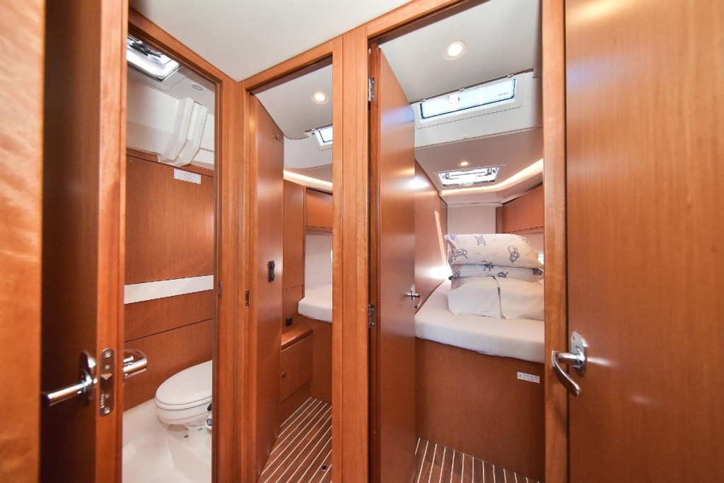 Yacht BAVARIA - Cruiser 45 "Nadine"