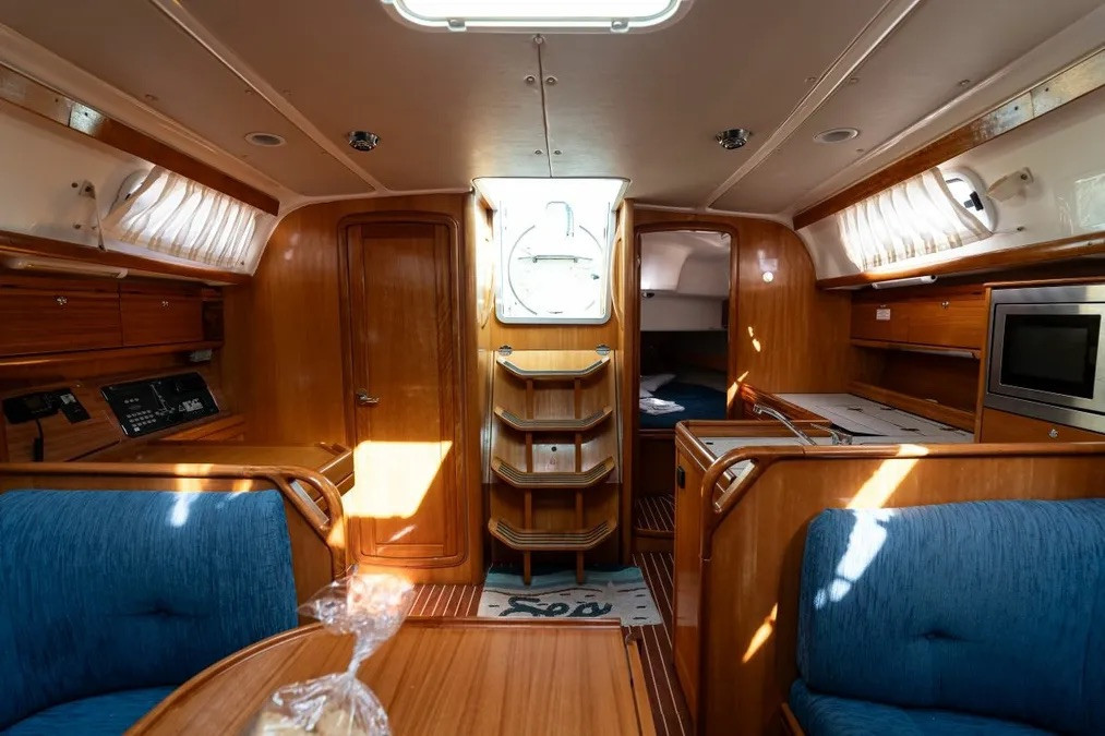 Yacht BAVARIA - 38 Cruiser "Mr Bojangles"