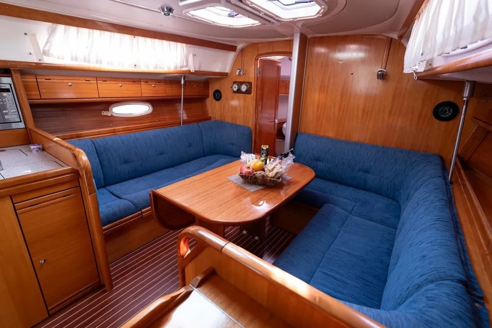 Yacht BAVARIA - 38 Cruiser "Mr Bojangles"