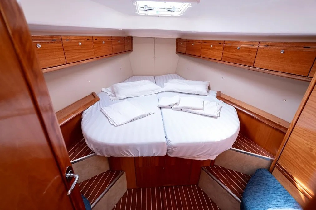 Yacht BAVARIA - 38 Cruiser "Mr Bojangles"