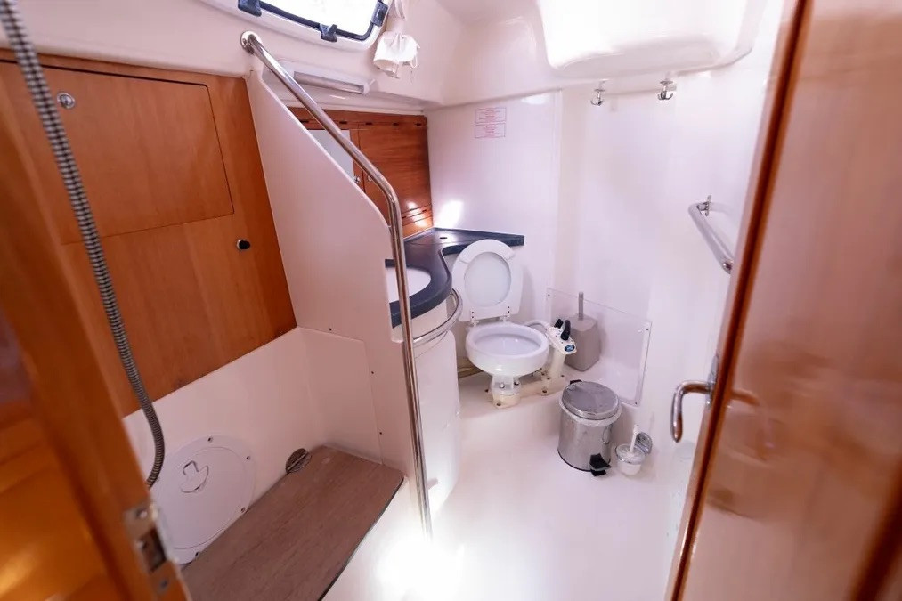 Yacht BAVARIA - 38 Cruiser "Mr Bojangles"