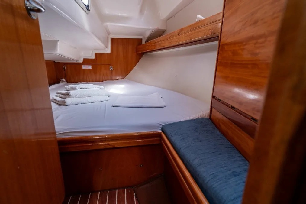 Yacht BAVARIA - 38 Cruiser "Mr Bojangles"