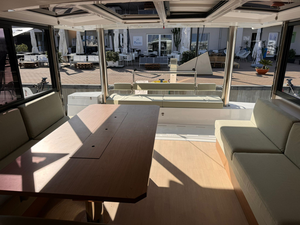 Yacht CATANA - Bali 4.8 "Silver Dolphin"