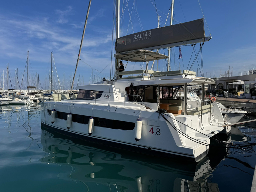Yacht CATANA - Bali 4.8 "Silver Dolphin"