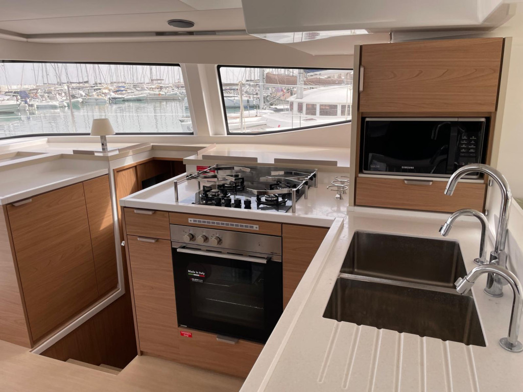 Yacht CATANA - Bali 4.8 "Silver Dolphin"