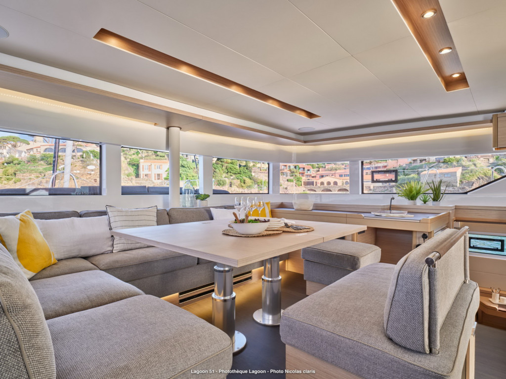 Yacht LAGOON - 51 "Mythos"