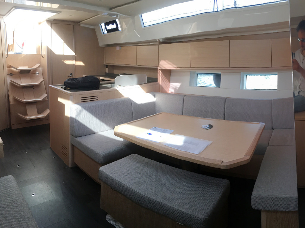 Yacht BAVARIA - C45 "Red Horizon"