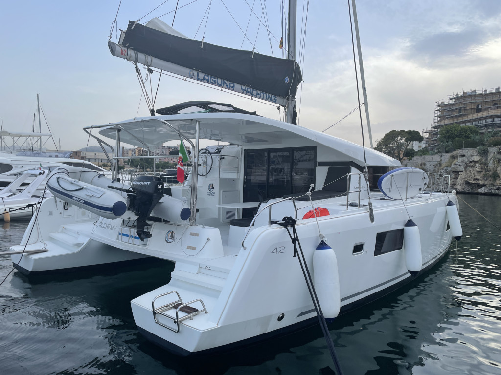 Yacht LAGOON - 42 "Alchemy"
