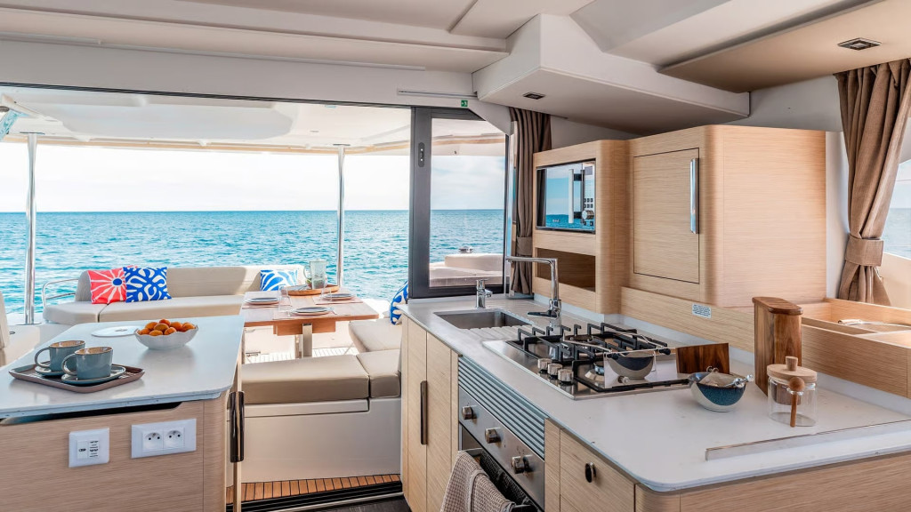 Yacht FOUNTAINE PAJOT - 44 "Agios Paisios"