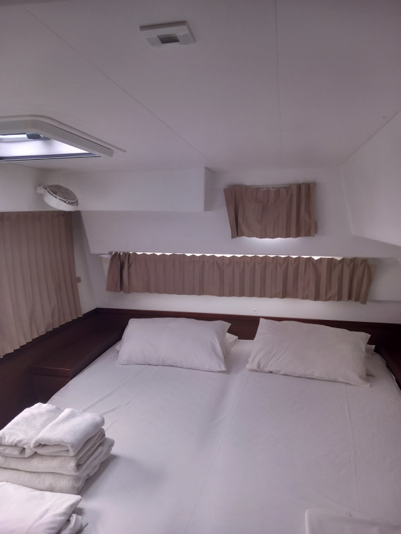 Yacht LAGOON - 42 "Neverland"