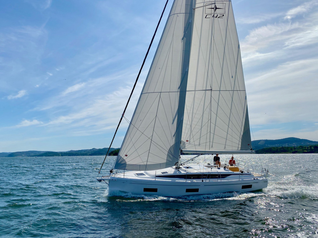 Yacht BAVARIA - C42 "Mauvic"
