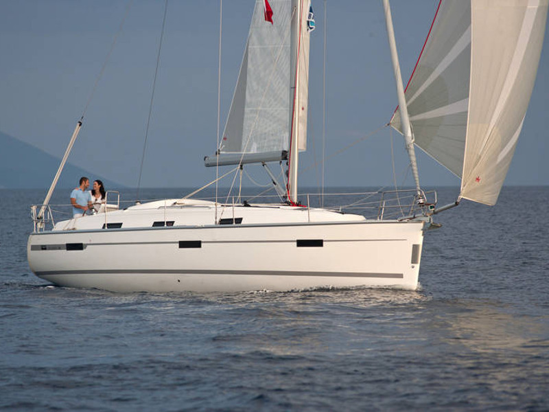 Yacht BAVARIA - Cruiser 37 "Aventura"