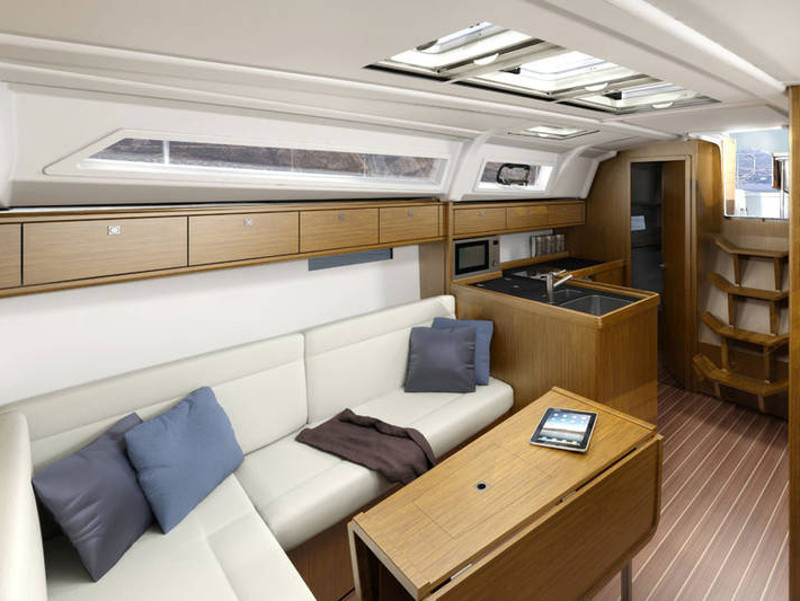 Yacht BAVARIA - Cruiser 37 "Aventura"