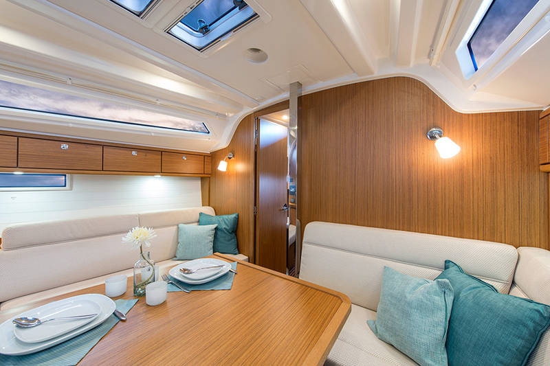 Yacht BAVARIA - Cruiser 37 "Aventura"