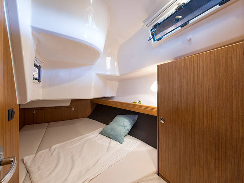 Yacht BAVARIA - Cruiser 37 "Aventura"