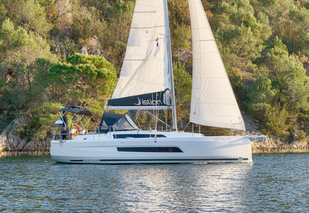 Yacht DUFOUR - 37 "First Laugh"