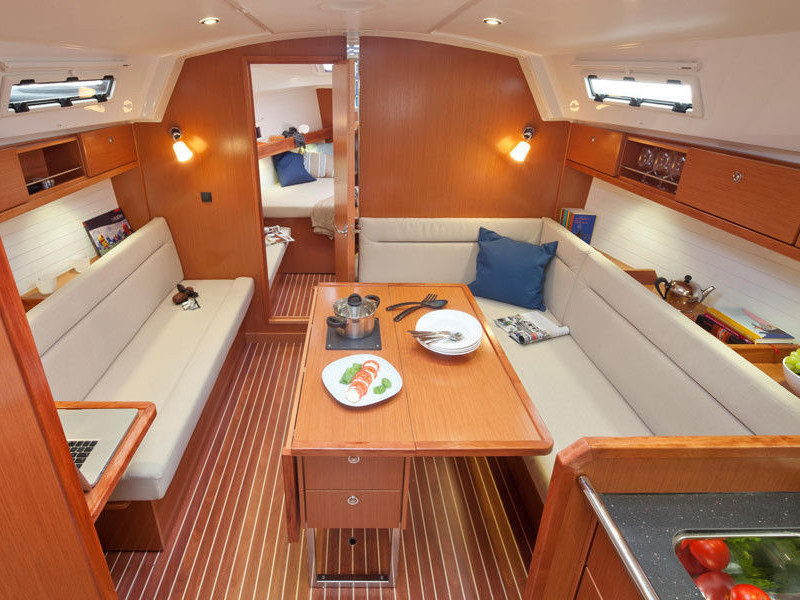 Yacht BAVARIA - Cruiser 36 "Zenith III"