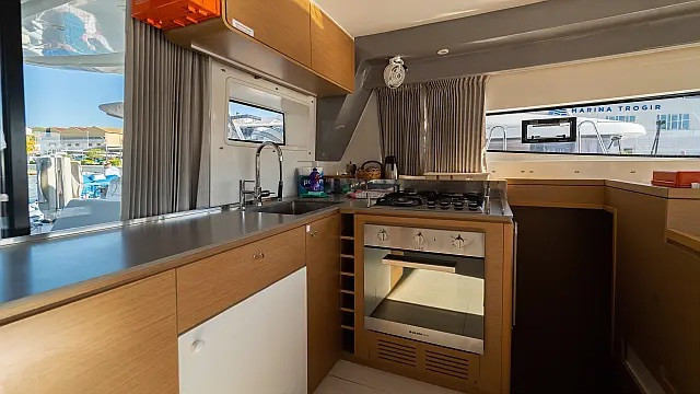 Yacht EXCESS-CATAMARANS - 15 "Faros"