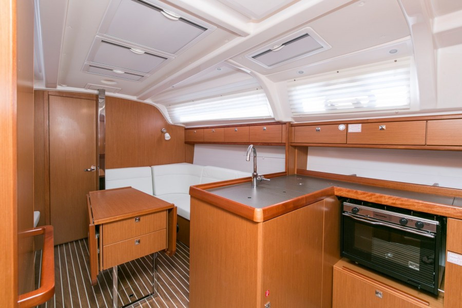Yacht BAVARIA - Cruiser 37 "Alani"