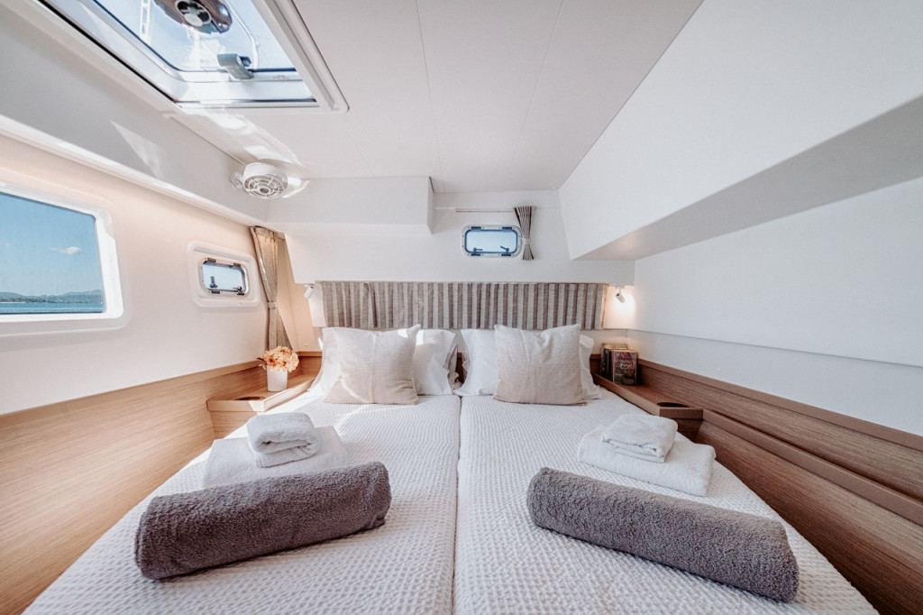 Yacht LAGOON - 42 "IO"