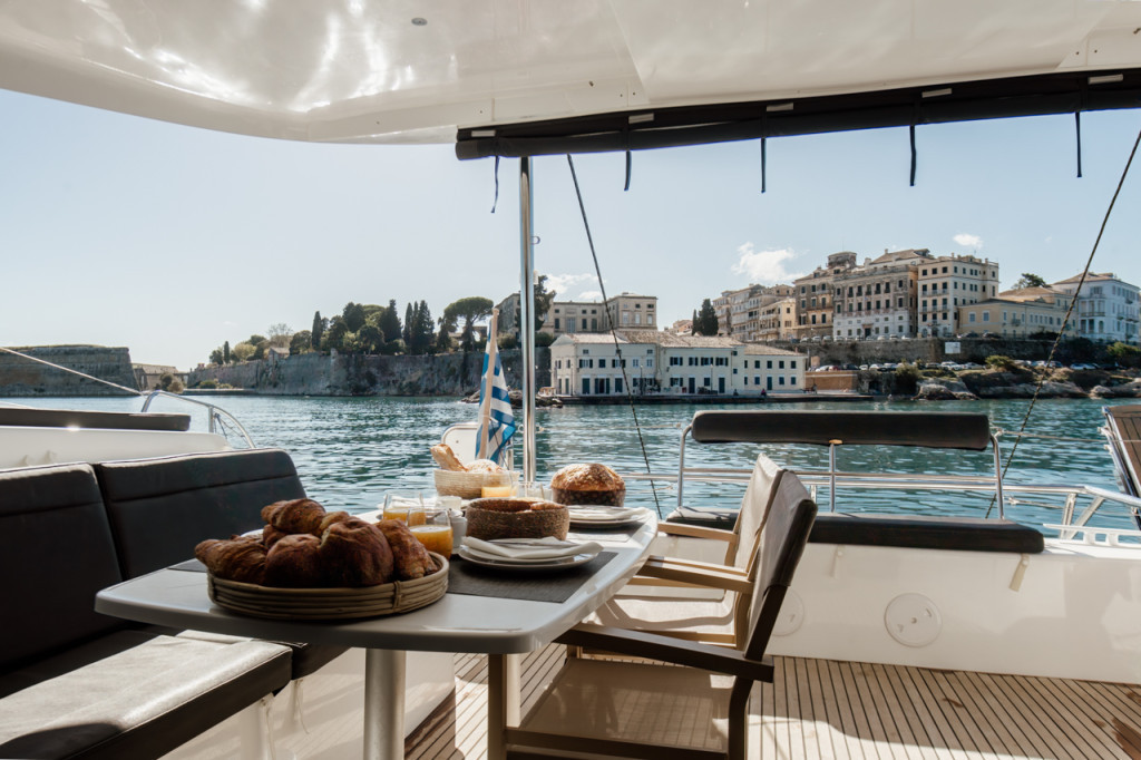 Yacht LAGOON - 42 "IO"