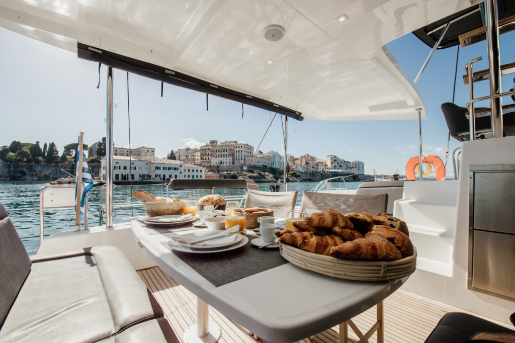 Yacht LAGOON - 42 "IO"