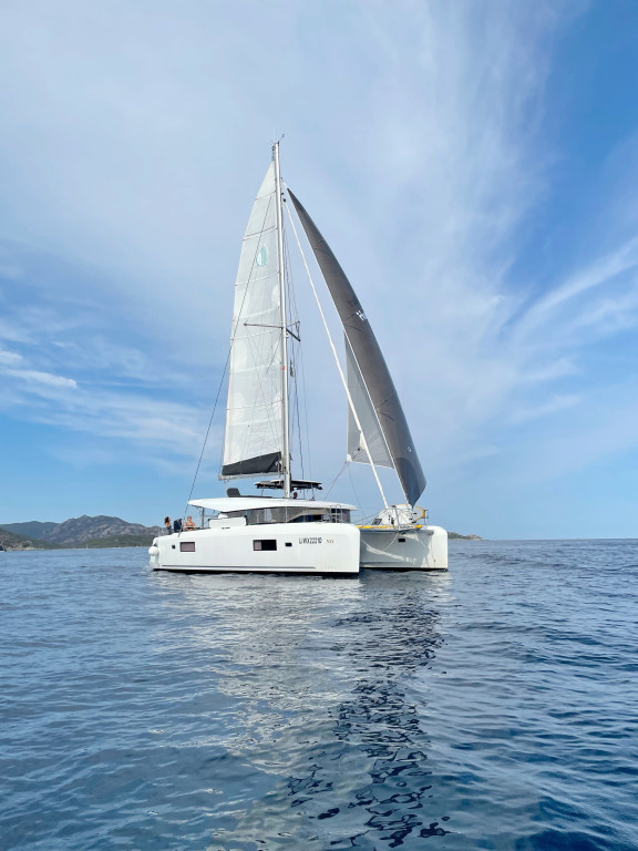 Yacht LAGOON - 42 "Maisha"