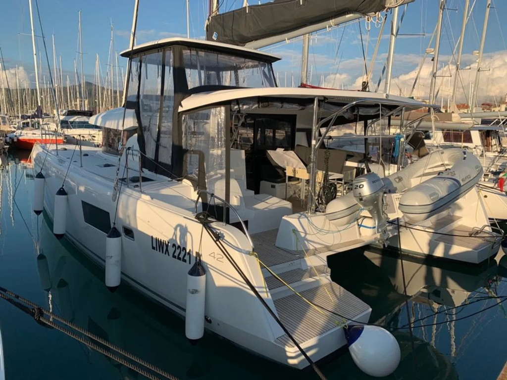 Yacht LAGOON - 42 "Maisha"