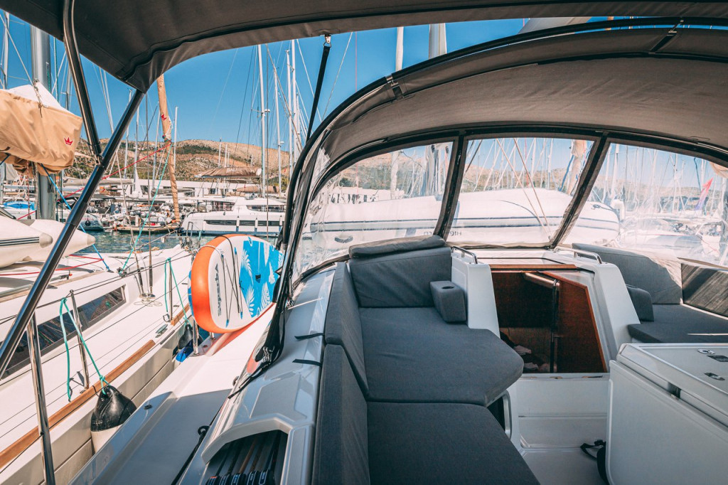 Yacht JEANNEAU - 54 "El Yelmo"