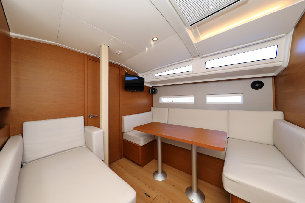 Yacht JEANNEAU - Sun Odyssey 410 "Vague"