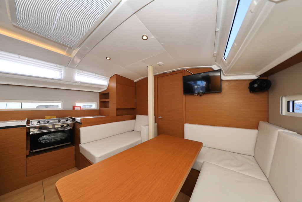 Yacht JEANNEAU - Sun Odyssey 410 "Vague"