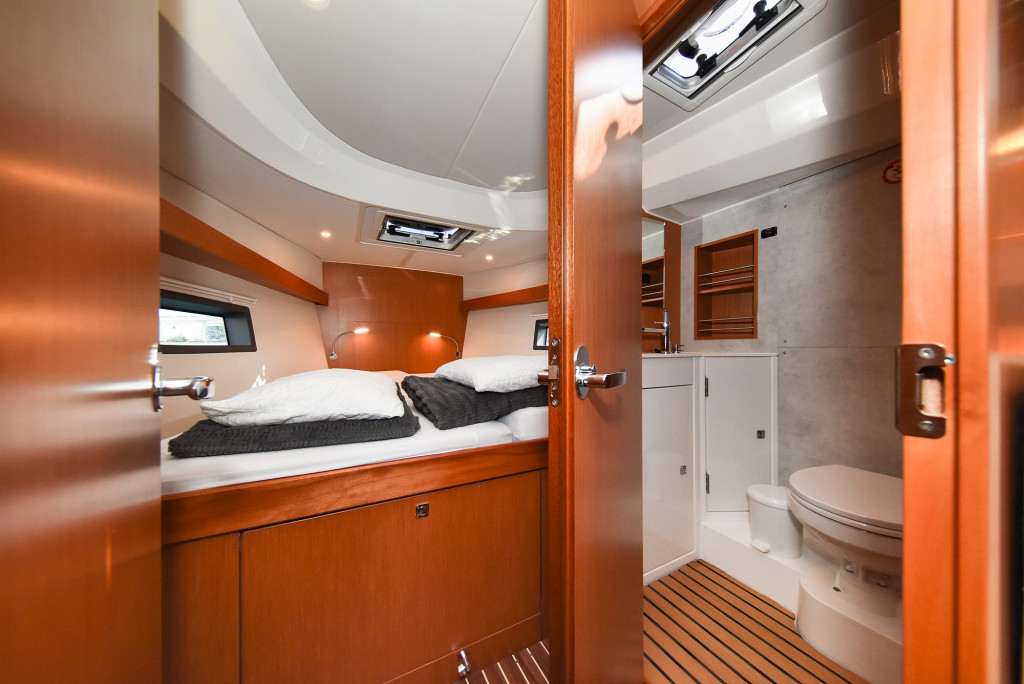 Yacht BAVARIA - C42 "Dna"