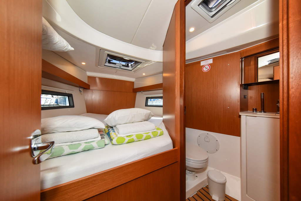 Yacht BAVARIA - C38 "Sea Cloud"