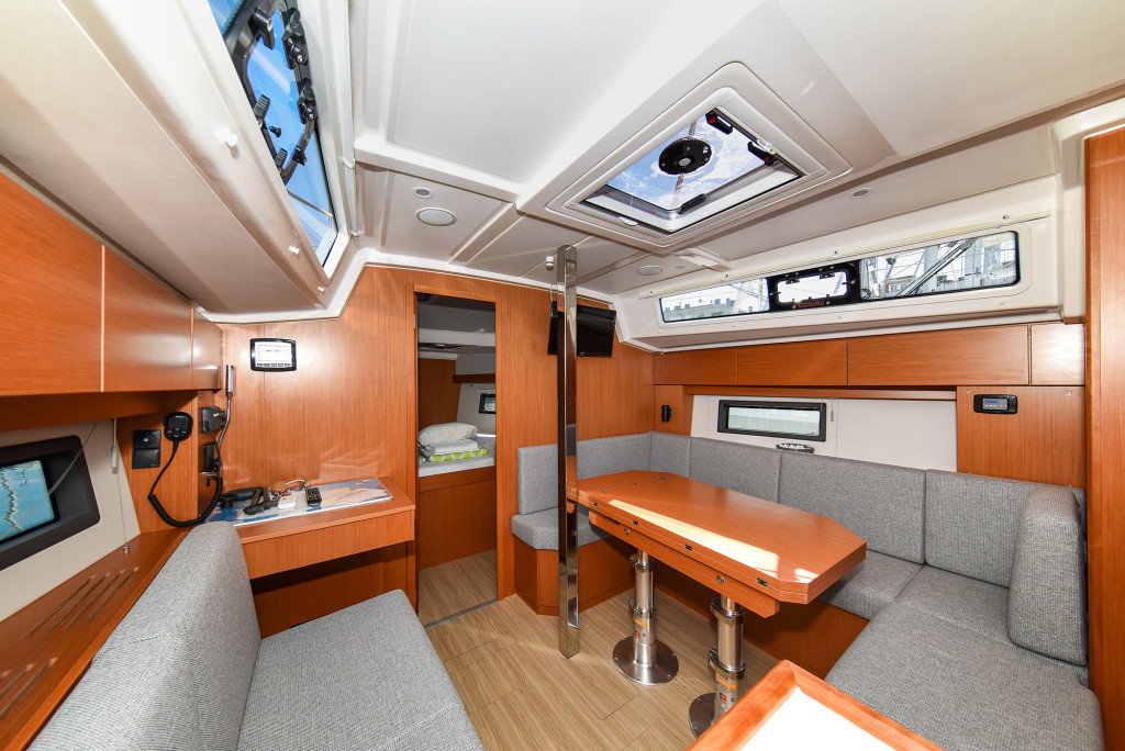 Yacht BAVARIA - C38 "Sea Cloud"