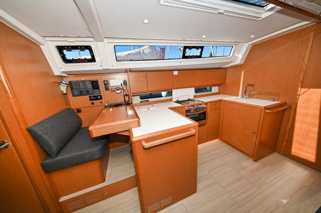 Yacht BAVARIA - C46 "Bosun"