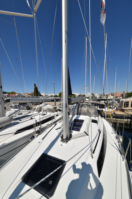 Yacht BAVARIA - Cruiser 37 "Viviana"