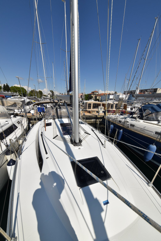 Yacht BAVARIA - Cruiser 37 "Viviana"