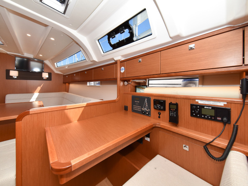 Yacht BAVARIA - Cruiser 41 "Nixie"