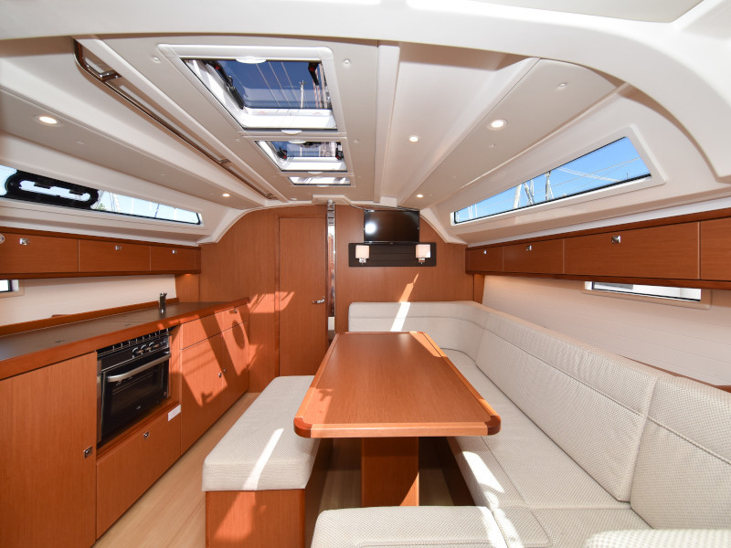 Yacht BAVARIA - Cruiser 41 "Nixie"