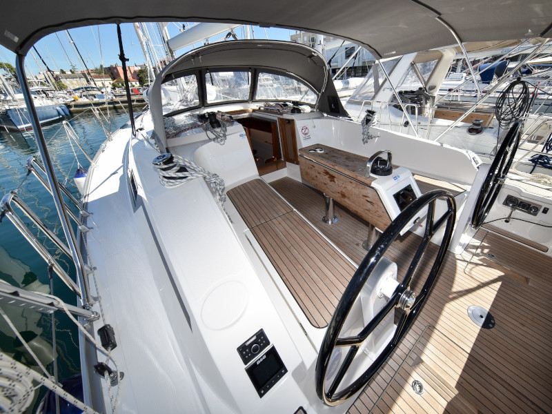 Yacht BAVARIA - Cruiser 41 "Nixie"