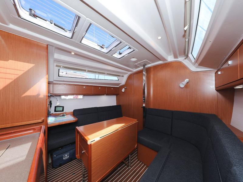 Yacht BAVARIA - Cruiser 37 "Lupe"