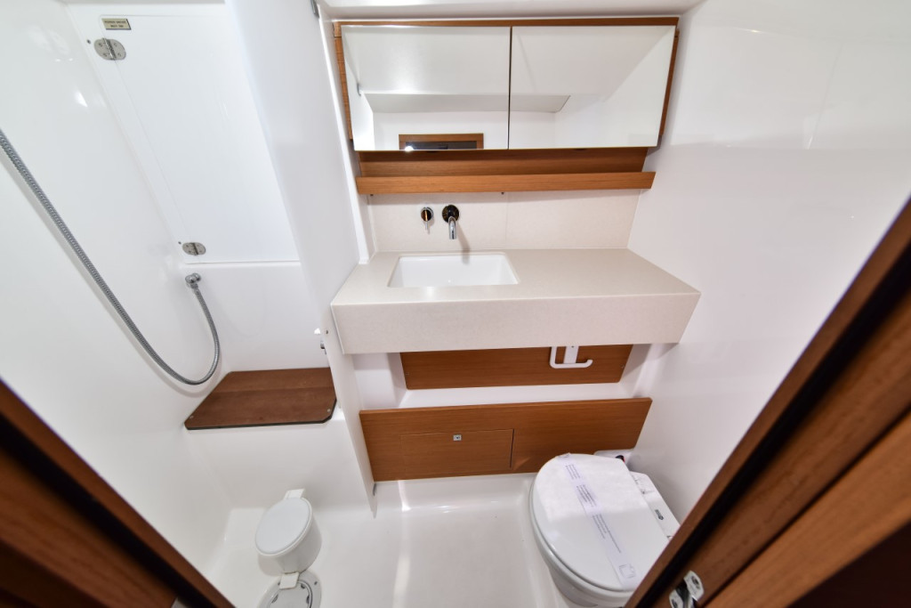 Yacht DUFOUR - 470 "La Familia"