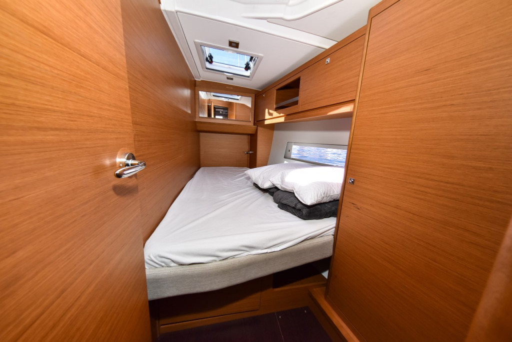 Yacht DUFOUR - 470 "La Familia"