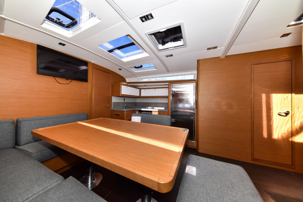 Yacht DUFOUR - 470 "La Familia"