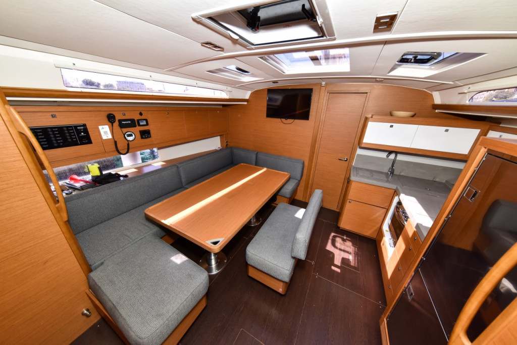 Yacht DUFOUR - 470 "La Familia"