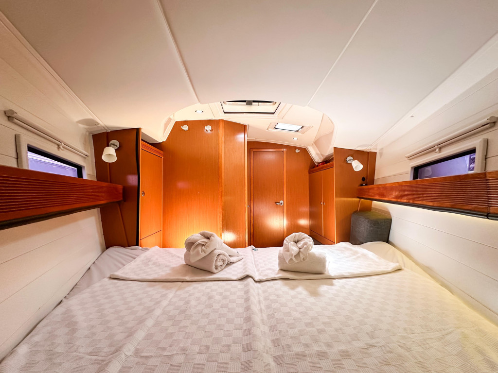 Yacht BAVARIA - Cruiser 40 "Spark"