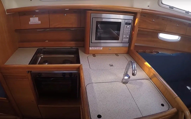 Yacht BAVARIA - 34 Cruiser "Evi"