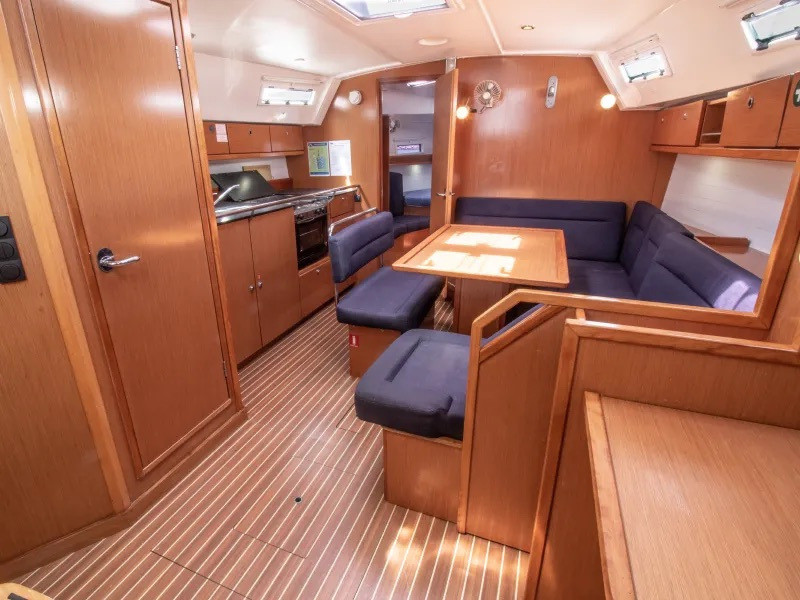 Yacht BAVARIA - Cruiser 40 "Vlassis"