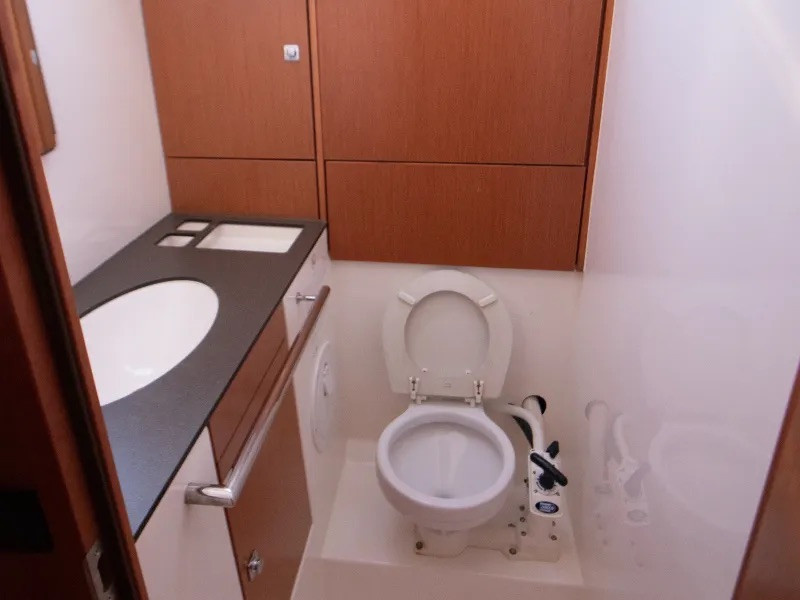 Yacht BAVARIA - Cruiser 46 "Captain John"